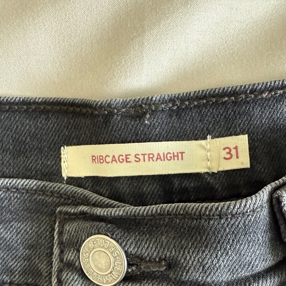 Levi's Ribcage Straight Jeans in Gray
